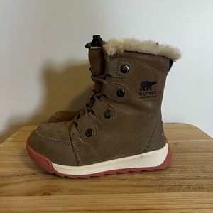 LIKE NEW! kids SOREL winter boots